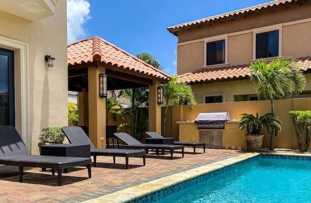 Luxury Villa with Private Pool in Gold Coast