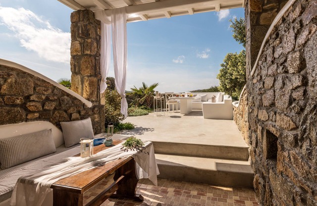 Luxury Villas by Live&Travel