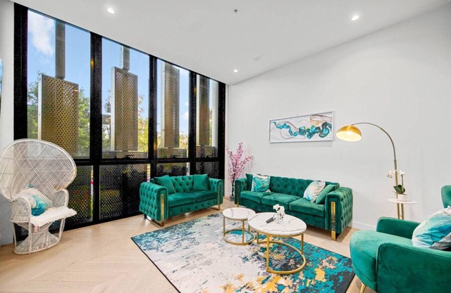 Luxury VIP 4-Bedroom Townhouse in Port Melbourne