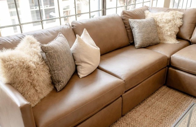 Luxury Warehouse District Unit, 5B/5B, Walk to French Quarter + Superdome