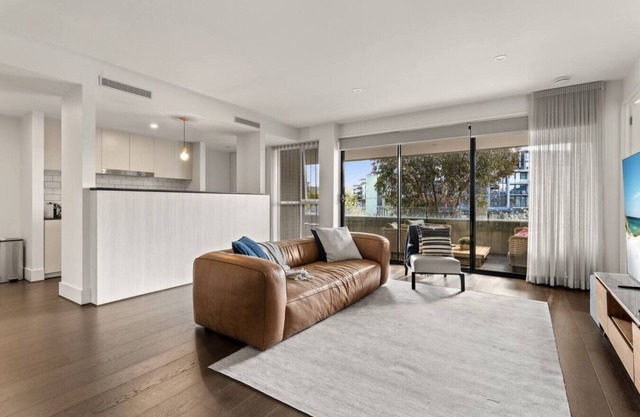Luxury Water Views | 5 Beds | 2 Cars | Wifi | Disney+ and test