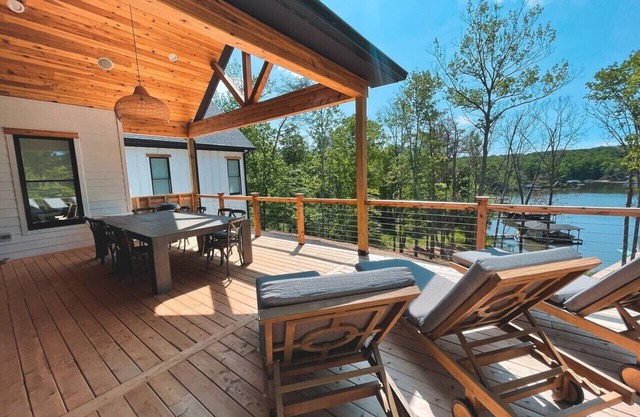 Luxury Waterfront: game room, hot tub, boat dock