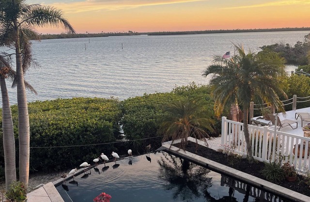 Luxury Waterfront Paradise in Bokeelia - Infinity Pool, Dock and Outdoor Bar