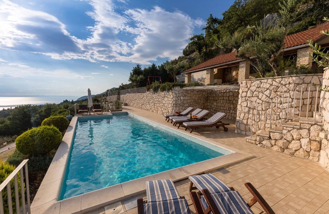 Luxury willa with private tenis court