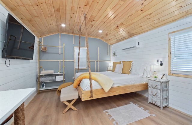 Luxury Wooden Cabin in the Heart of Orlando Florida