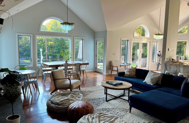 Luxury Woodstock Family Retreat with pool/hot tub