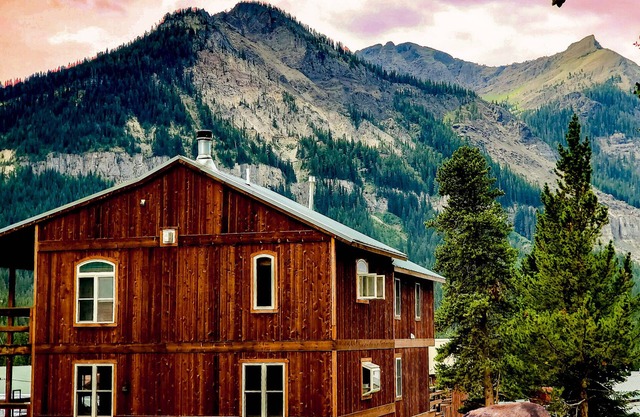 Luxury Yellowstone Chalet - Mountain Views with Sauna!