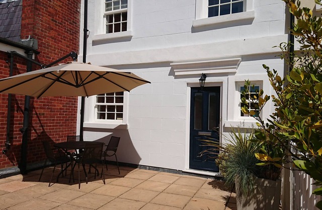 Lymington High Street, Town House, Sun Terrace, Parking, Solent Views, Wifi