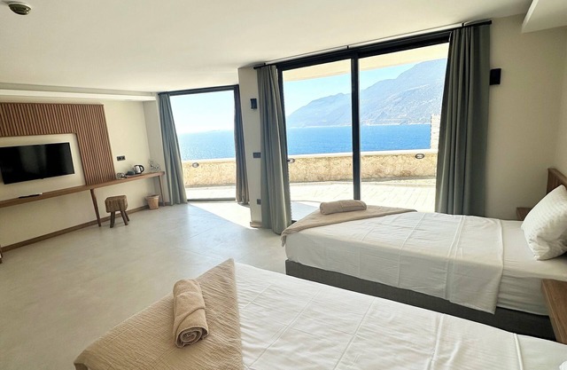 Lyxos Hotel