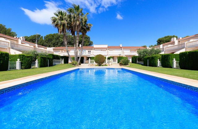 M408-096 CASA VILLA CRISTAL RESIDENCIAL