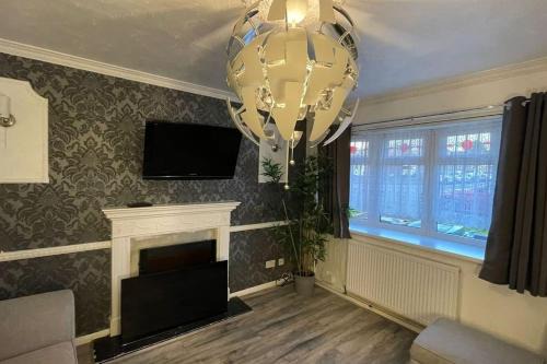 M6 Jct 10, 2 Bed House Wolverhampton-Walsall