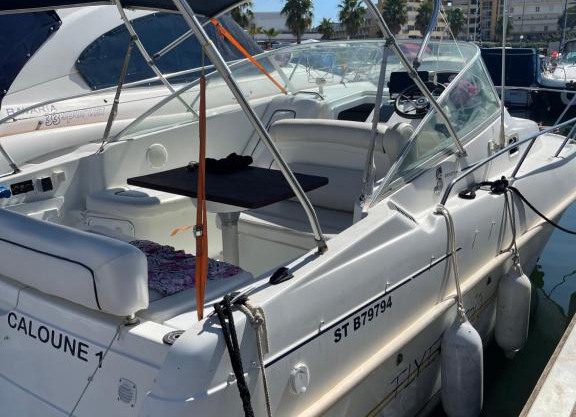 Ma Choune Bateau à quai village naturiste