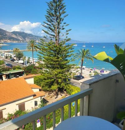 Madame blue 4-star two-room apartment facing the sea, health design