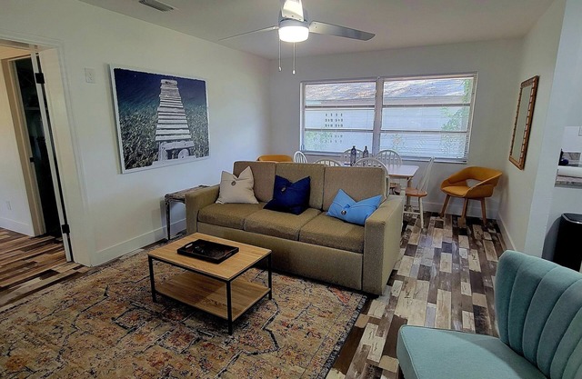 Madeira Beach Villas #8 Luxury 2br/2ban4 min to the white sands of Madeira Beach