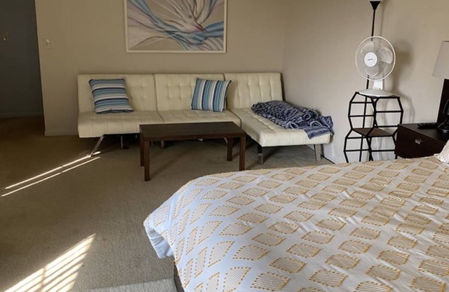 Madeira Beach Yacht Club - best King Size Bedroom and 2min walk to beach and.