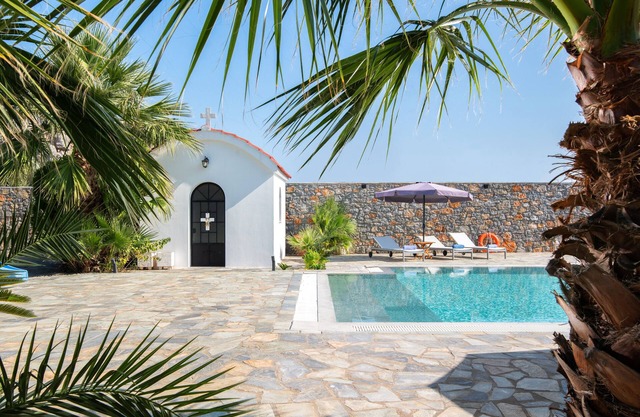 Madia Villa