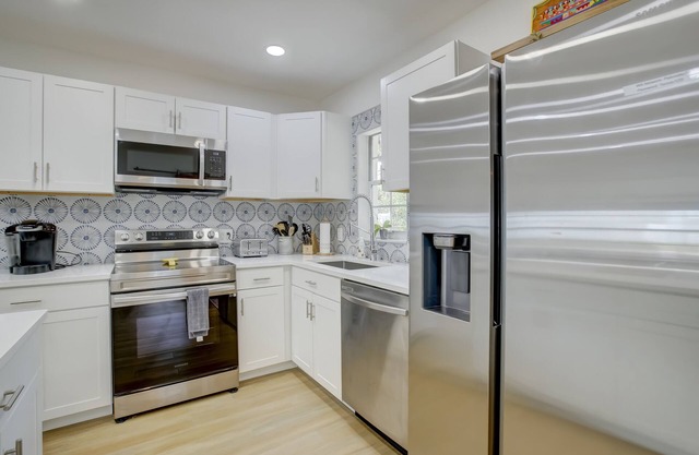 Madrina's Cozy 3BR-1BA Spacious Backyard