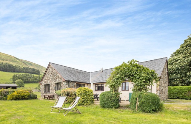 Maes Mihangel - Four Bedroom House, Sleeps 10
