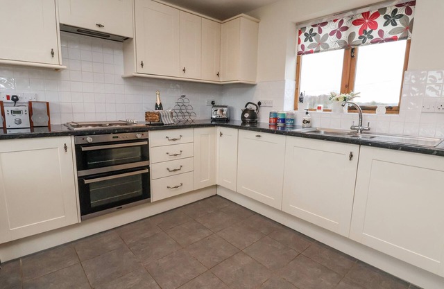 MAES YR HAF, pet friendly, with open fire in Prestatyn