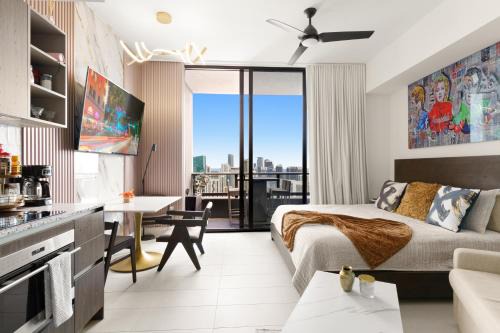 Magic Miami Penthouse Balcony with Insane Ocean & City Views Luxury Resort,Pool,Spa,Heart of Downtown