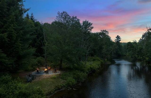 Magical | Riverfront | Hot Tub | Firepit Nights