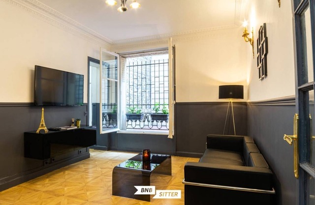 MAGNIFICENT APARTMENT NEAR THE EIFFEL TOWER
