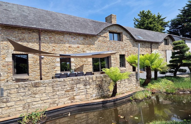 Magnificent Breton farmhouse with heated swimming pool and separate apartment