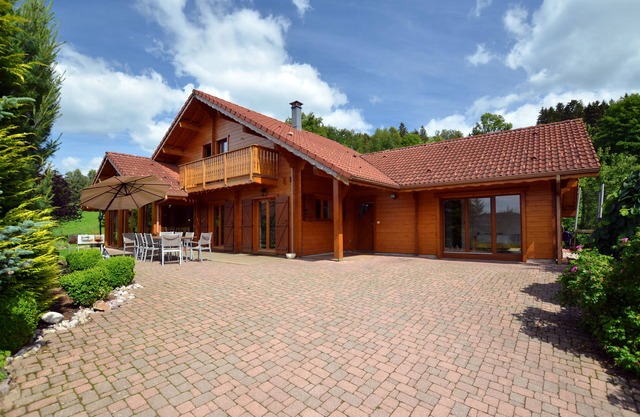 Magnificent chalet for 15 people in Gérardmer: jacuzzi, table football, sauna