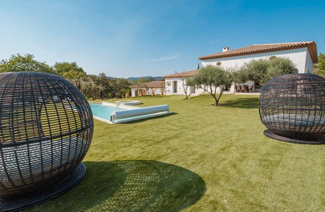Magnificent hillside villa with swimming pool