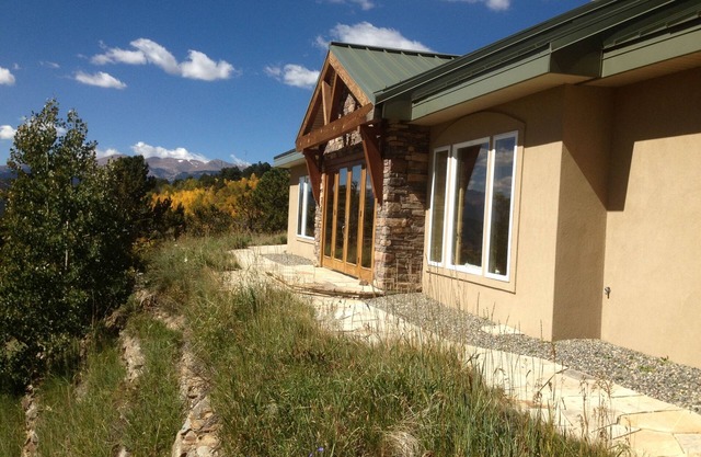 Magnificent green home, spectacular Views