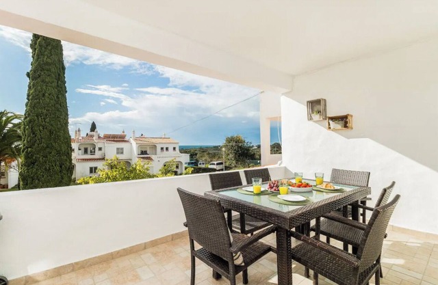 Magnificent Senhora da Rocha sea view apartment