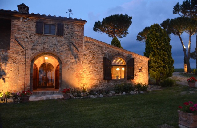 Magnificent stone farmhouse in the heart of Tuscany