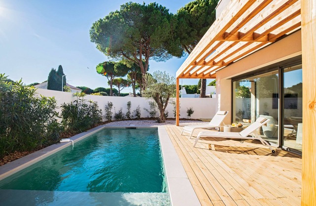 Magnificent villa with swimming pool, close to the sea and golf course