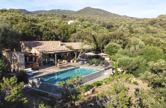 Magnificent villa of 260m2 air-conditioned sea view heated swimming pool and beach on foot