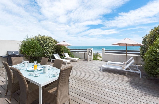 Magnificent villa on the sand, comfortable and spacious