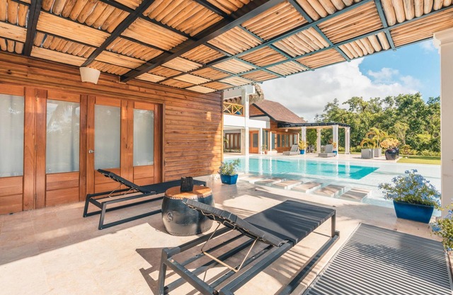 Magnificent Villa w Private Pool at Yarari