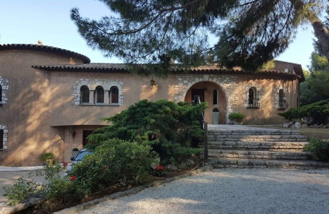 Magnificent Villa With Sea & Mountain Views Close to Nice & St Pauls