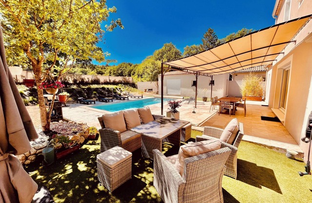 Magnificent villa with swimming pool