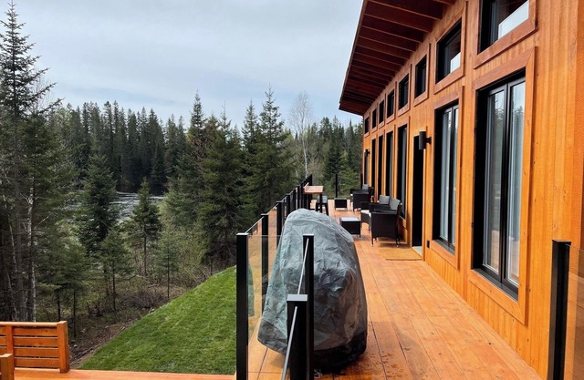 Magnifique Chalet sur le Bord de Leau Avec spa