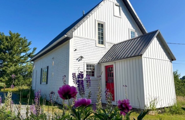 Mahone Bay Nature Escape/Private/Full kitchen/400 meters to the water