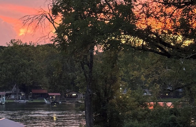 Main channel,Hamilton, fireplace, covered porch, pulldown sun screen, cool water
