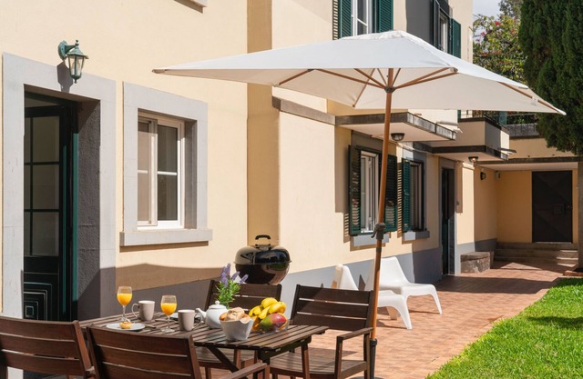 Main hotel area, garden | Vintage Garden Apartment