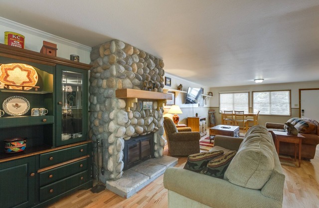 Main Street Red River Condo w/Fireplace & Views!