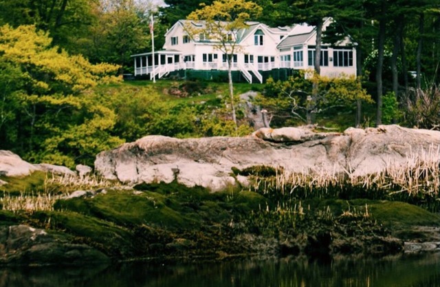 Maine waterfront home, with hot tub and dock access, 1 mile from downtown Bath