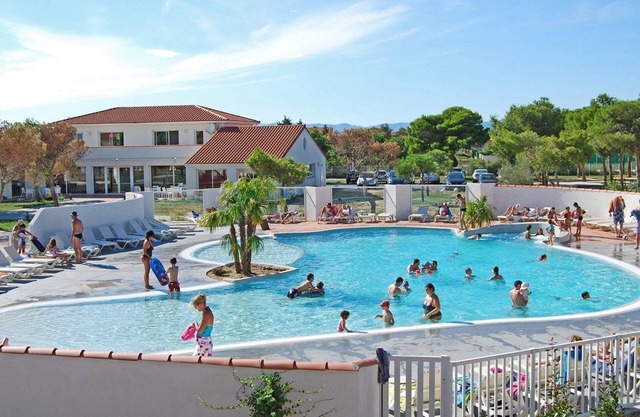 Maison à étage | Salle de Fitness, Piscine + Spa