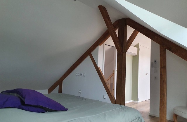 Maison à 300 Mètres de la Plage Avec 5 Chambres, Jardin Privatif, et Jacuzzi