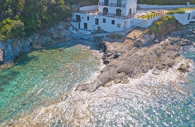Maison à Louer Pieds Dans L'eau Dans le Cap-corse