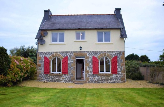 Maison bretonne rénovée à 300m de la plage avec jardin clos, WIFI, et équipements pour bébé - FR-1-368-64