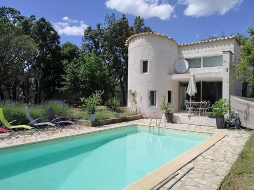 Maison charmante à Saint-Siffret + Piscine