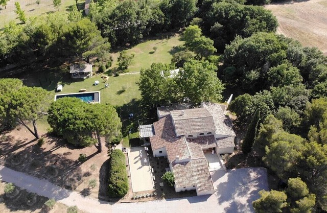 Maison de 360 m² Entièrement Rénovée Dans un Parc de 1,4 ha